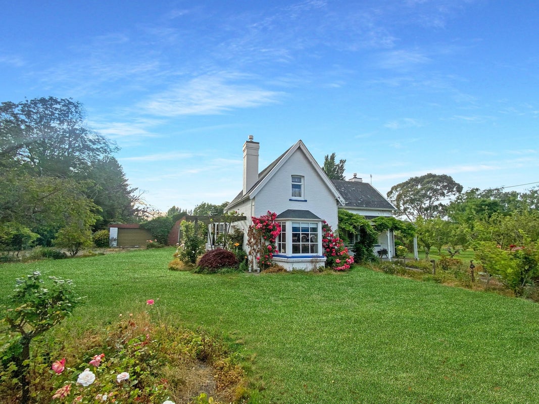128 Main North Road, Woodend, Woodend - Carousel 1