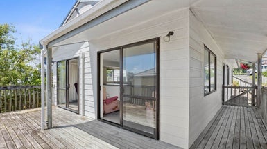 41 Bay Street, Red Beach, Whangaparaoa - Carousel 1