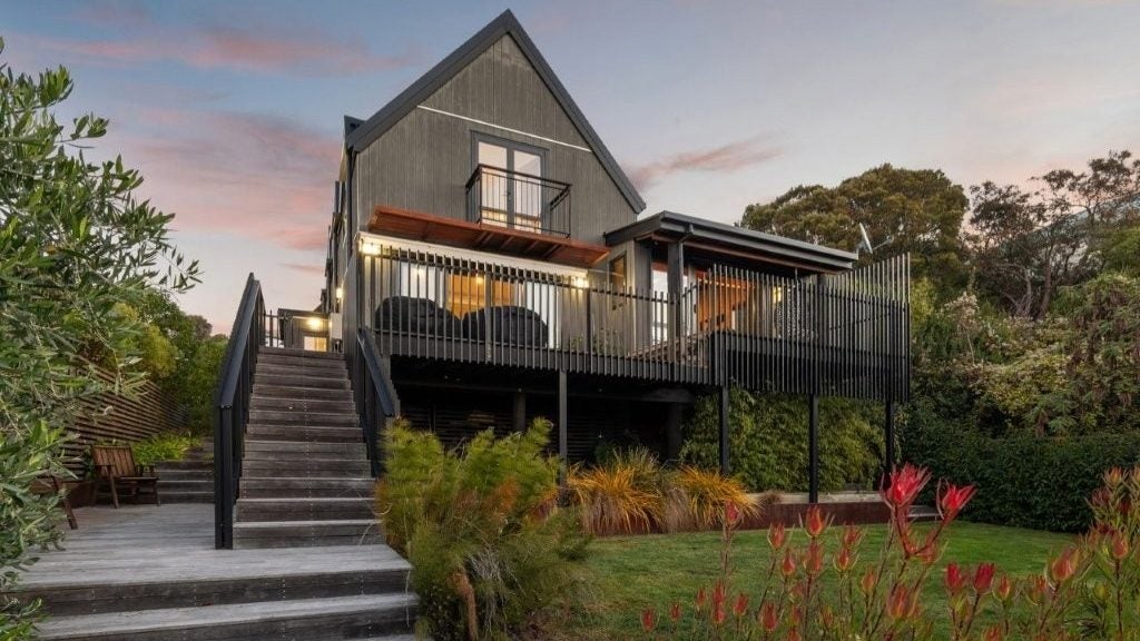 10 Tuawera Terrace, Clifton, Christchurch - Carousel 1