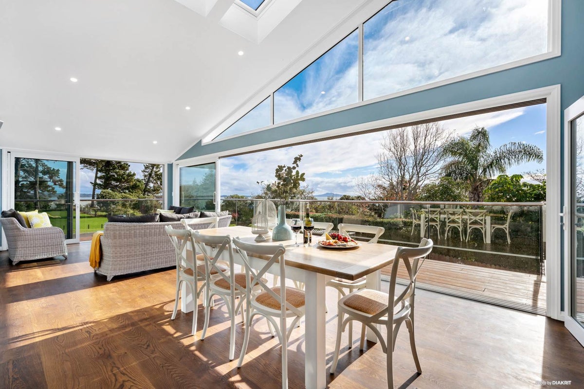 27B Ealing Crescent, Beachlands, Auckland - Carousel 1