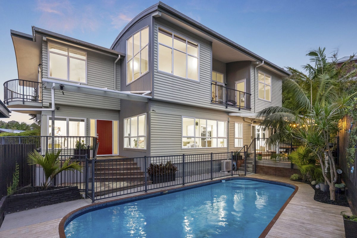 29 Korotaha Terrace, Rothesay Bay, Auckland - Carousel 1