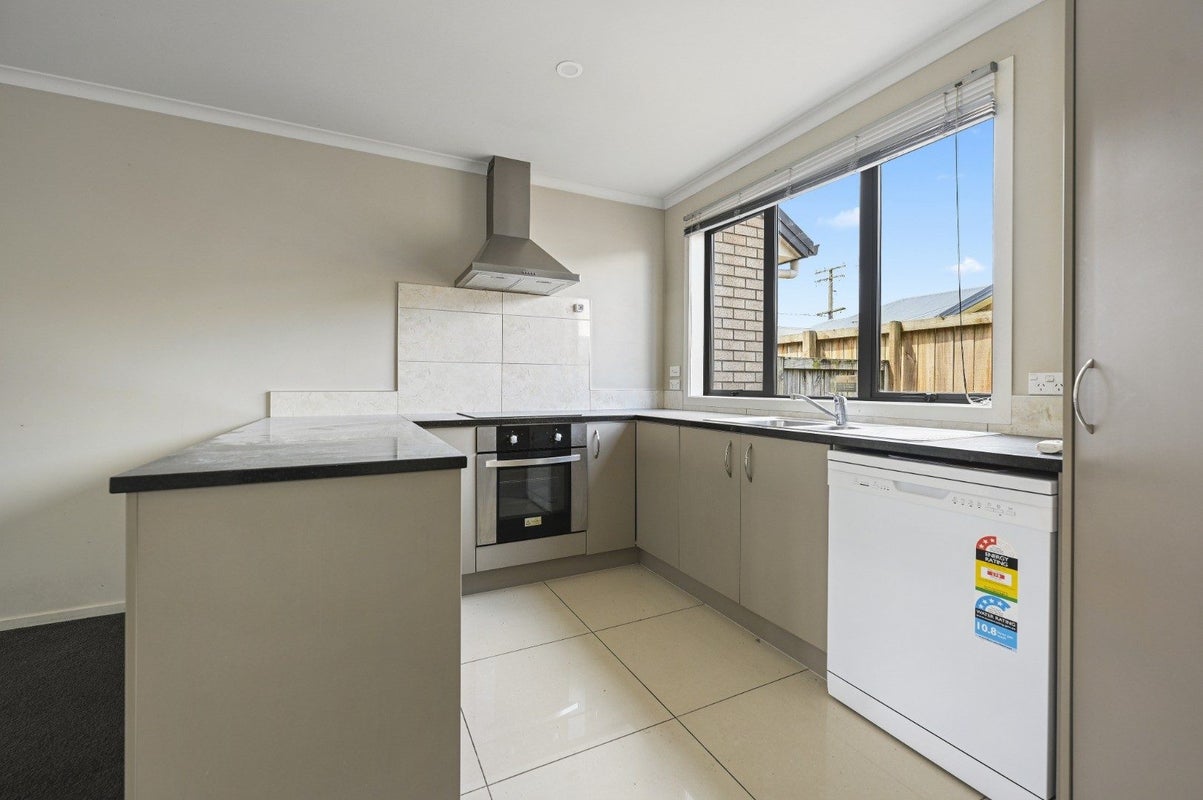 6/202 Old Farm Road, Hamilton East, Hamilton - Carousel 2