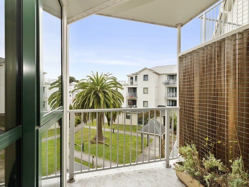 C12/13 Palm Grove, Berhampore, Wellington - Carousel 2