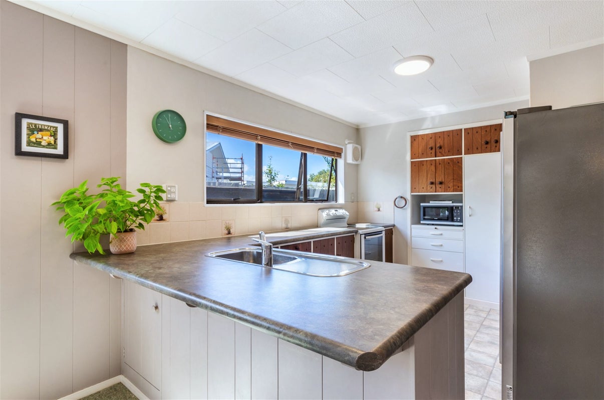 9 Weka Road, Waipahihi, Taupo - Carousel 2