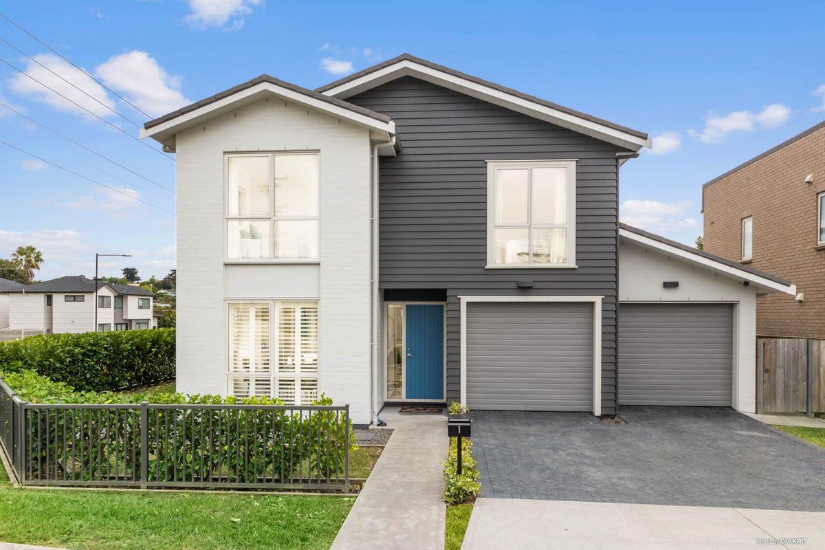 1 Ambar Ridge Avenue, Massey, Auckland - Carousel 1