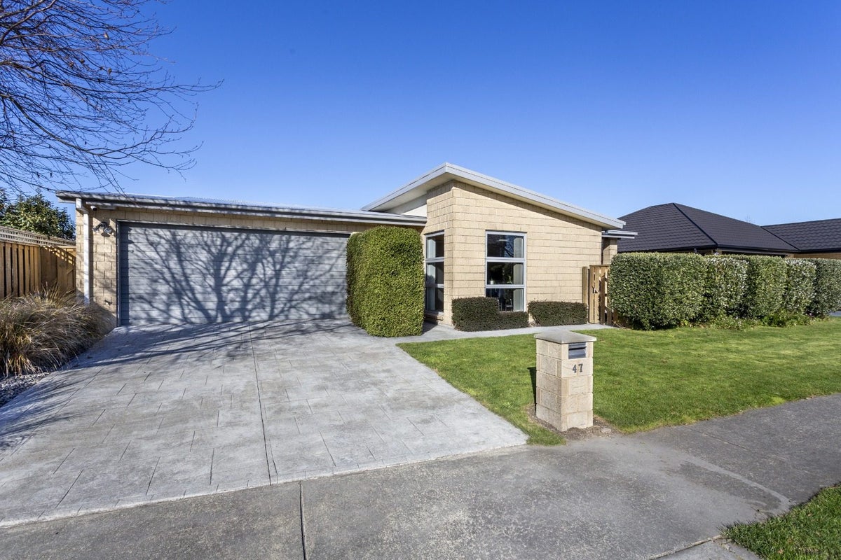 47 Beechwood Drive, Northwood, Christchurch - Carousel 1