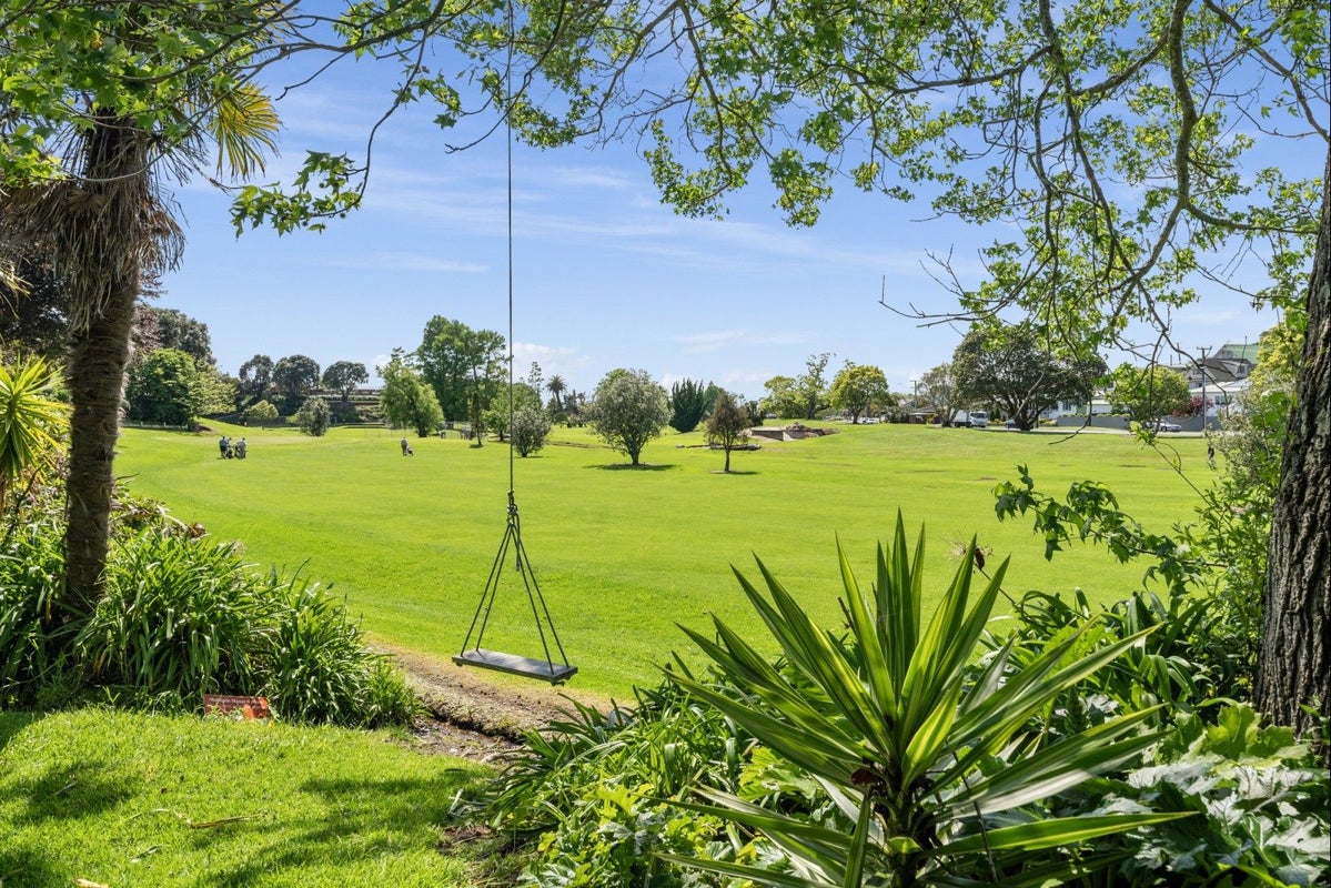 17 Landscape Road, Otumoetai, Tauranga - Carousel 22