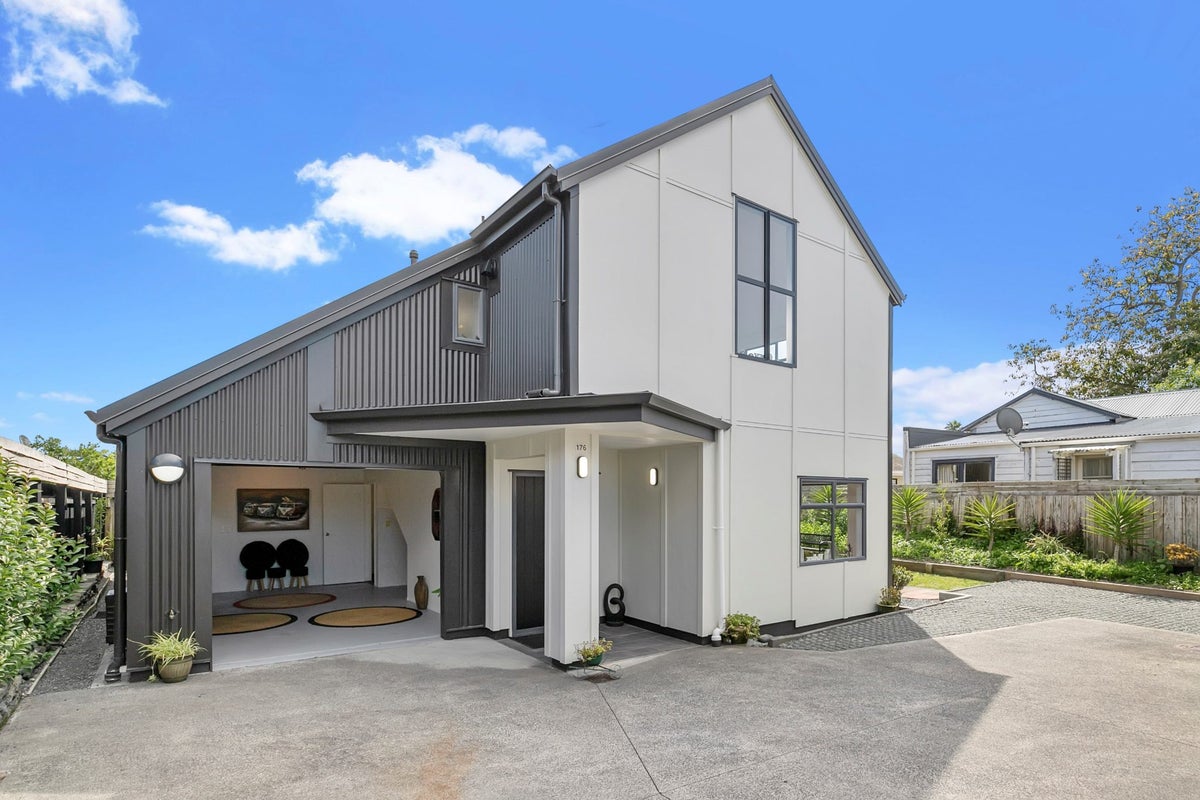 176 Rosebank Road, Avondale, Auckland - Carousel 1