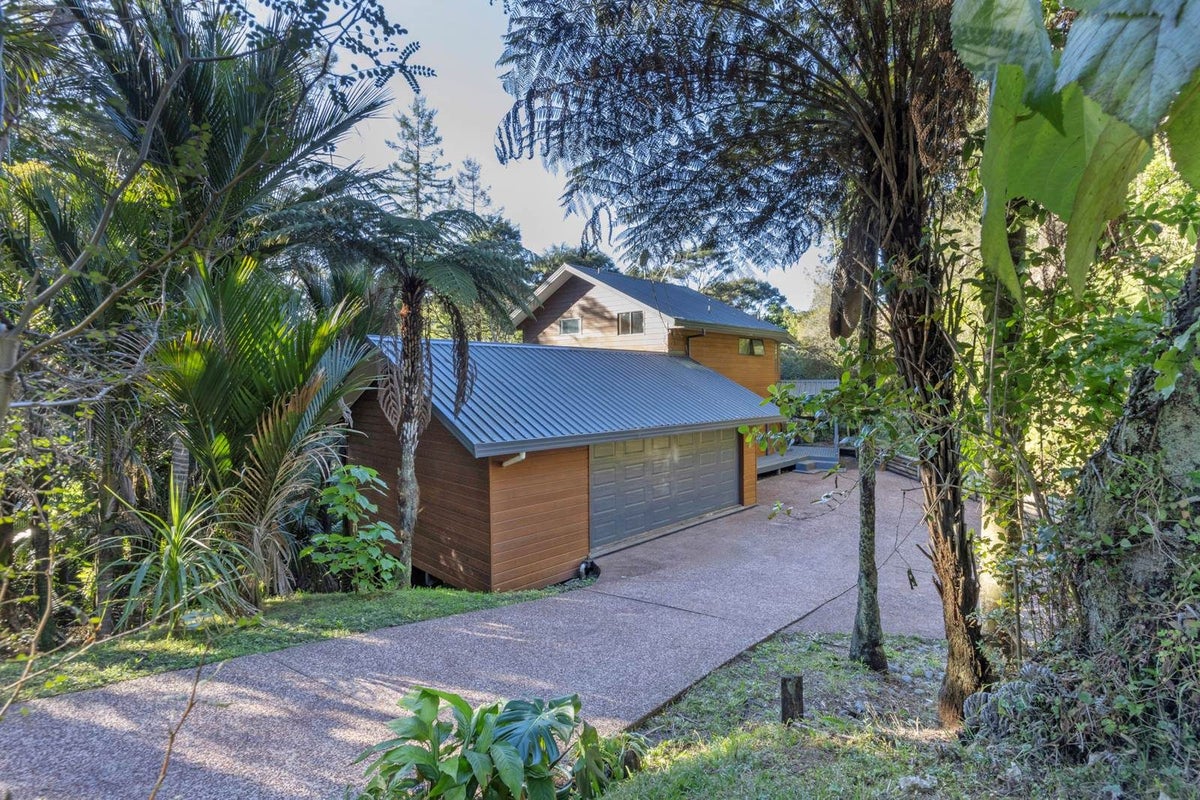156 Laingholm Drive, Laingholm, Auckland - Carousel 1