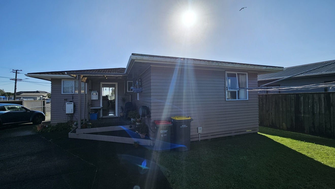 2 Saxton Road, Upper Vogeltown, New Plymouth - Carousel 13