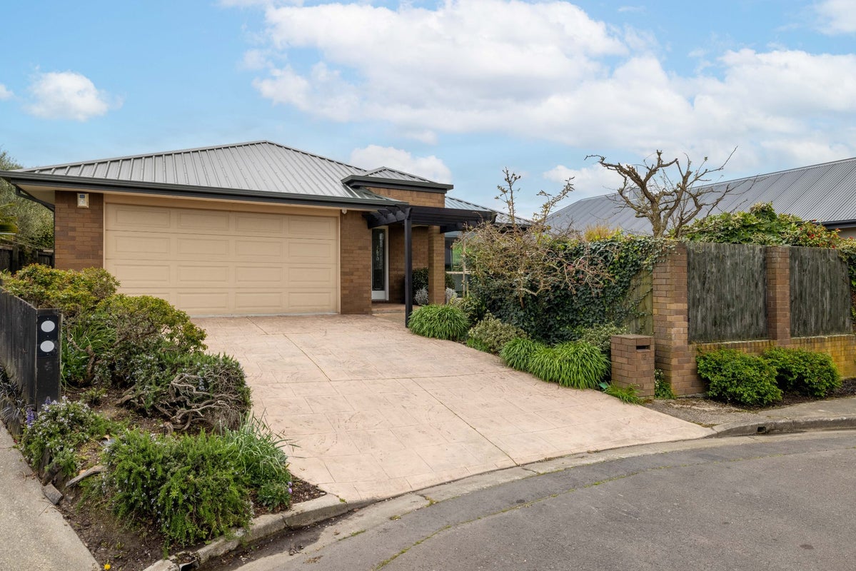 12 Scarlet Lane, Redwood, Christchurch - Carousel 17