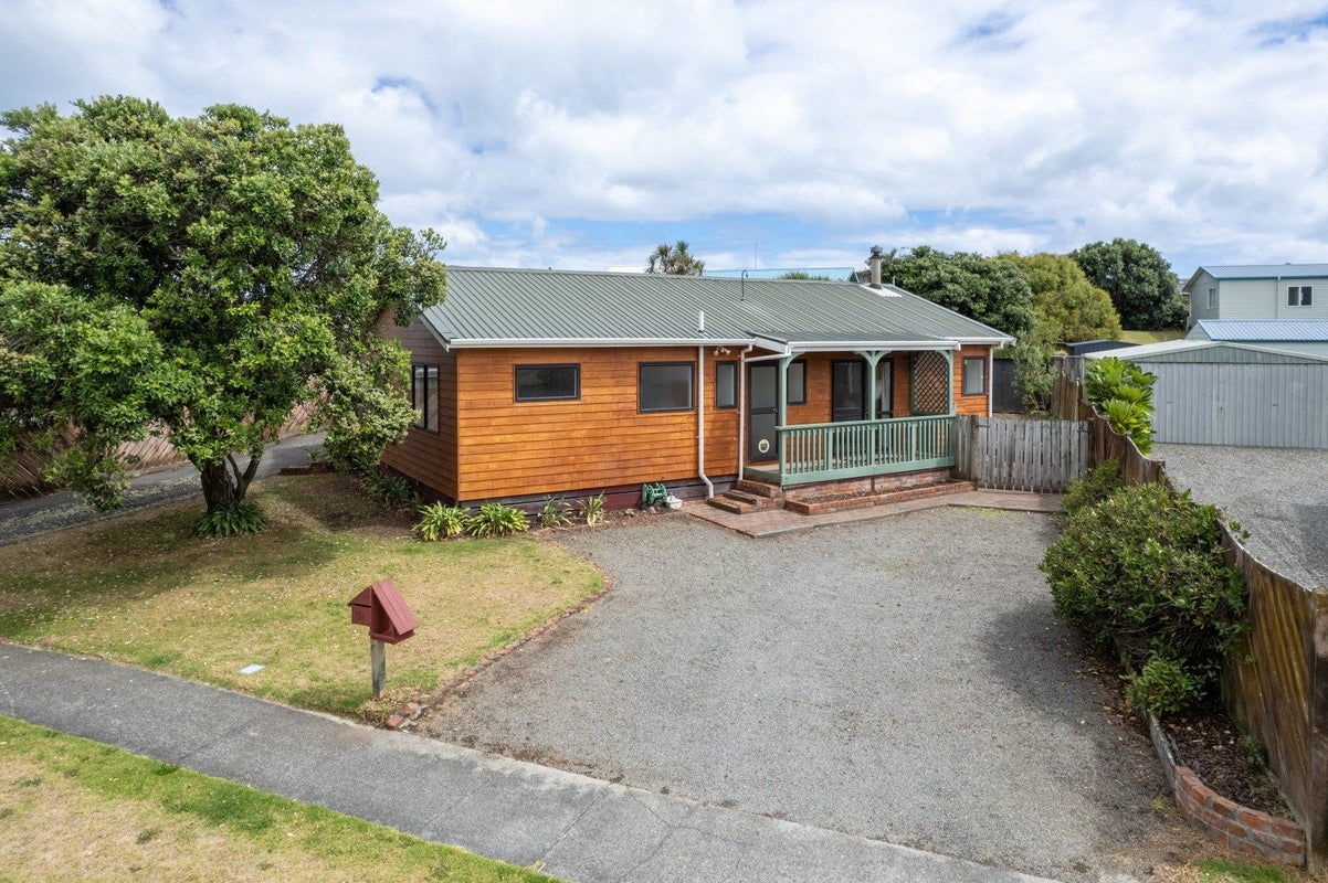 31 Scott Avenue, Otaki Beach, Otaki - Carousel 1