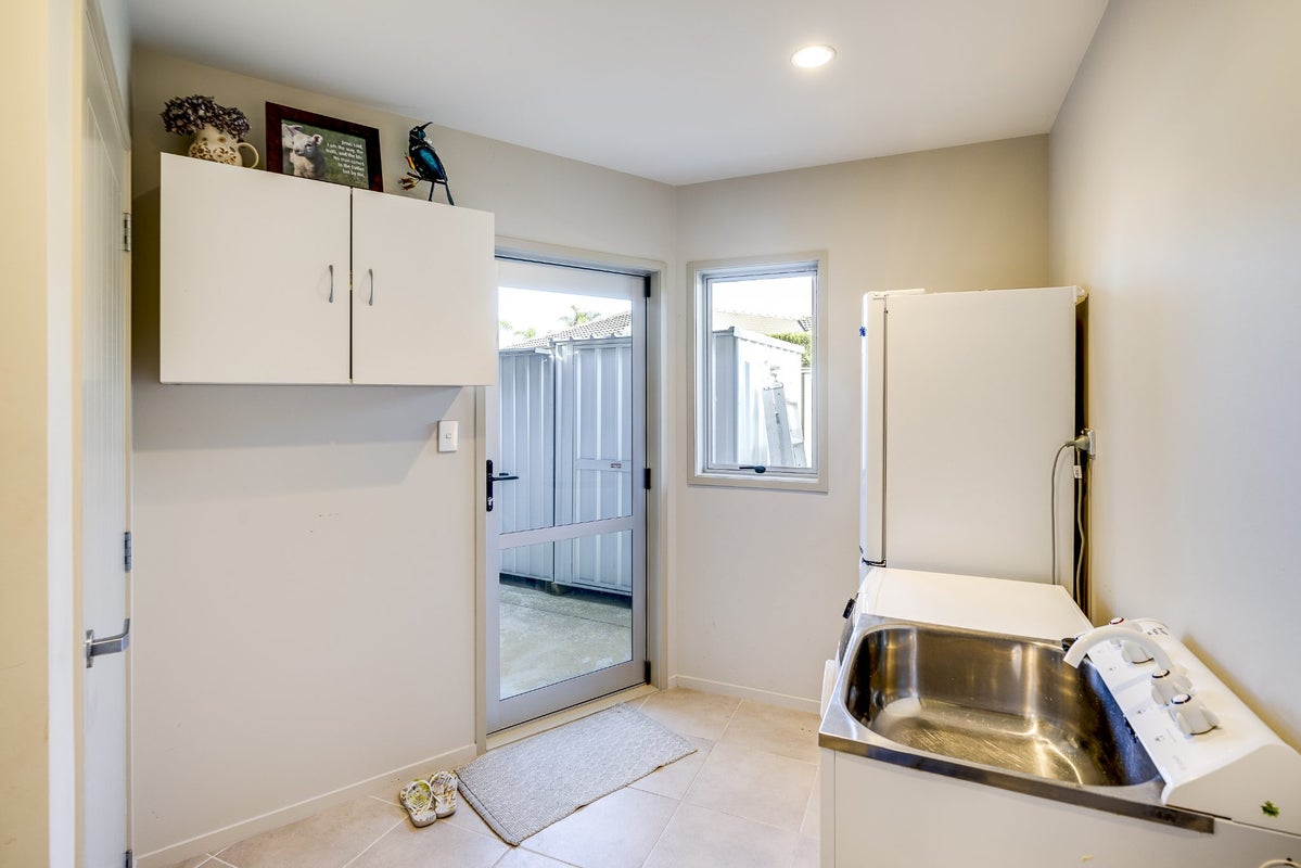10 Milford Place, Poraiti, Napier - Carousel 19