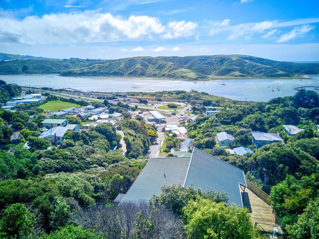10 Kahu Road, Paremata, Porirua - Carousel 1