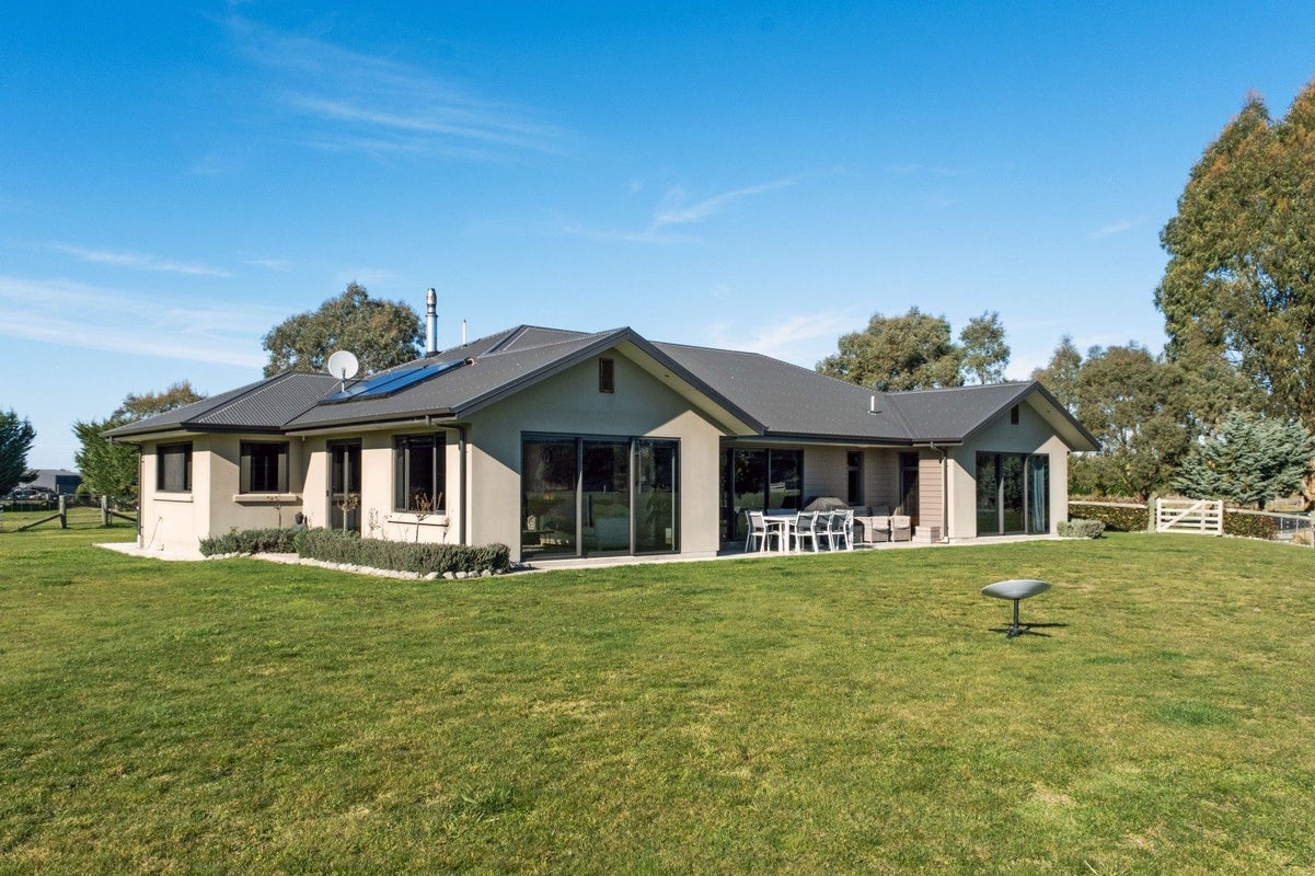 16 Oak Street, Orari - Carousel 1