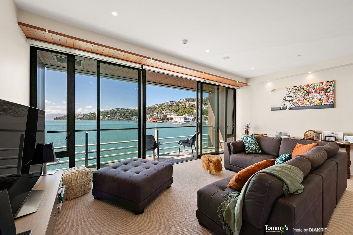 1A/3 Clyde Quay Wharf, Te Aro, Wellington - Carousel 2