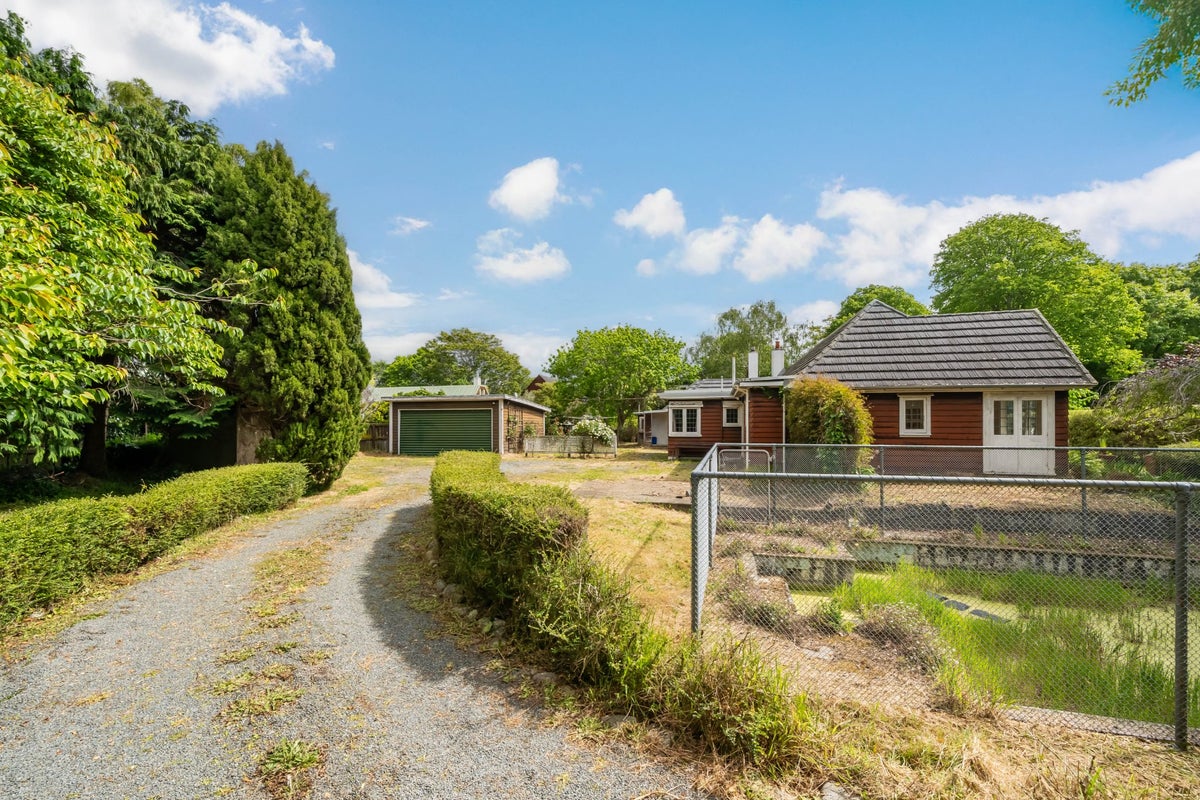 29 Barton Road, Heretaunga, Upper Hutt - Carousel 2