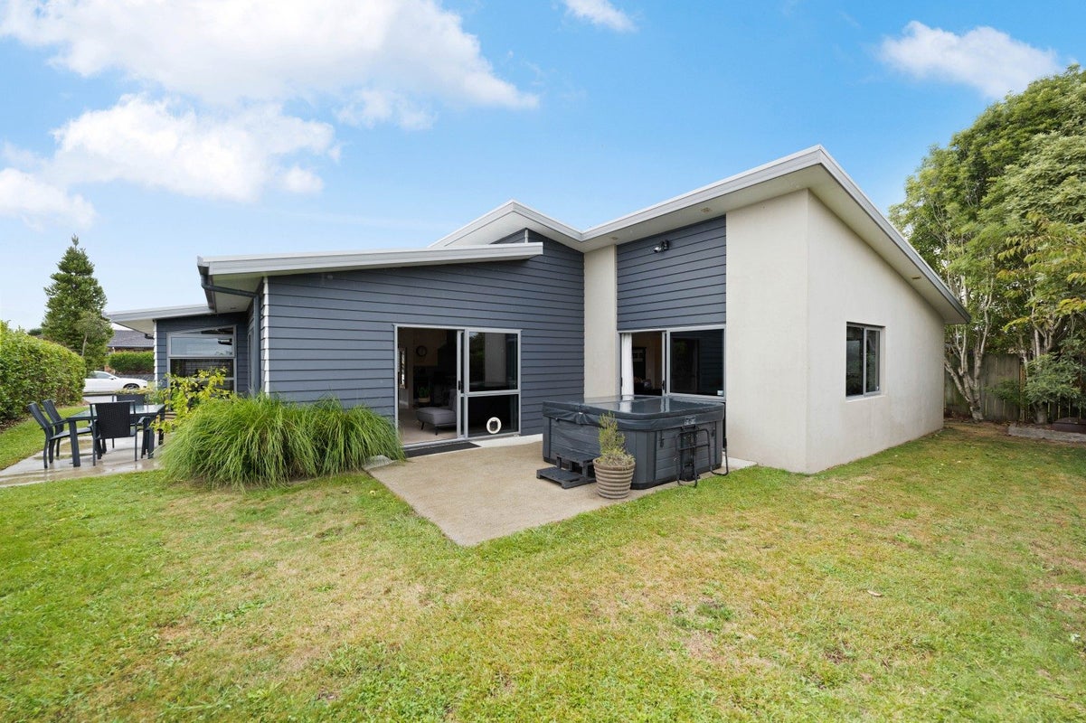 30 Coleraine Drive, Rototuna, Hamilton - Carousel 2