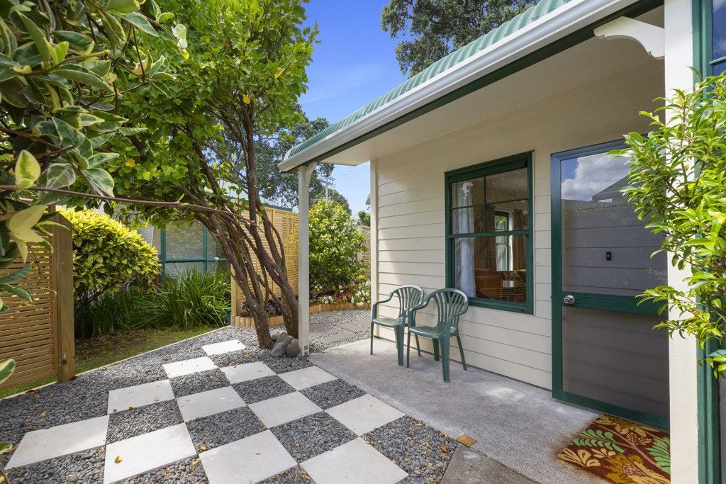 2/70 Whiteley Street, Moturoa, New Plymouth - Carousel 1