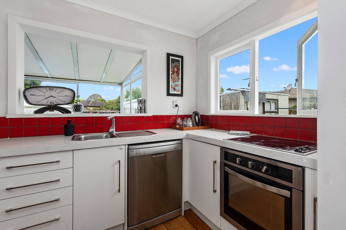 80 Knighton Road, Hillcrest, Hamilton - Carousel 2