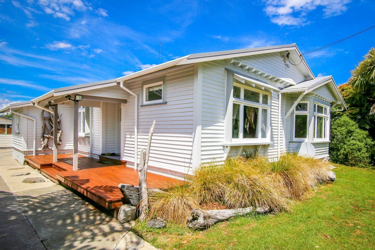 75 Peel Street, Westport, Westport - Carousel 2