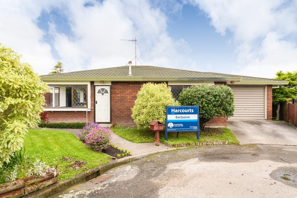 5 Edgecombe Court, Roslyn, Palmerston North - Carousel 1