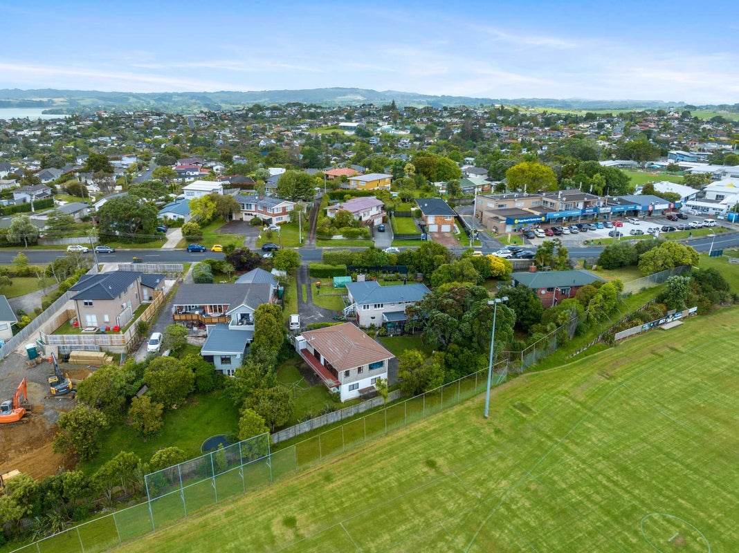 2/16 Litten Road, Cockle Bay, Auckland - Carousel 20
