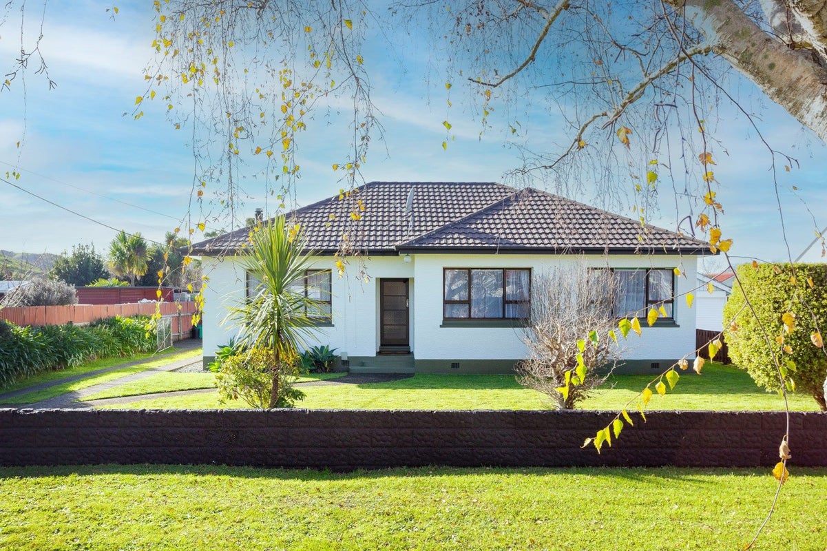 16 Quick Avenue, Aramoho, Whanganui - Carousel 1