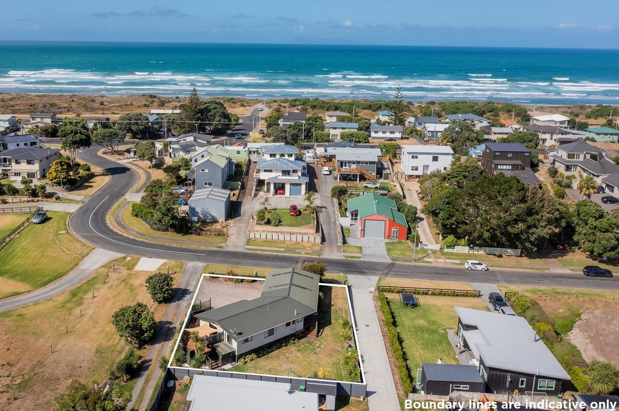 14 Hanlen Avenue, Waihi Beach, Waihi Beach - Carousel 1