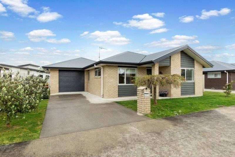 27 Landmark Court, Huntington, Hamilton - Carousel 1