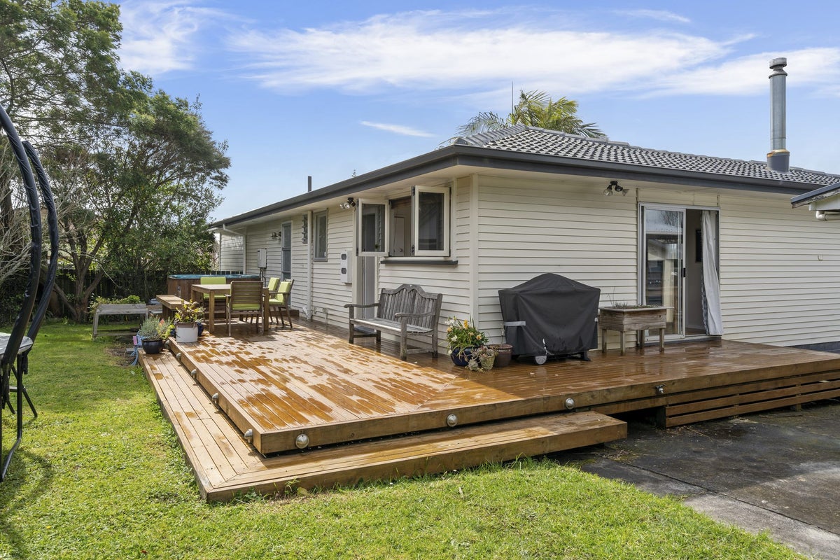 31 Roick Parade, Glen Eden, Auckland - Carousel 2