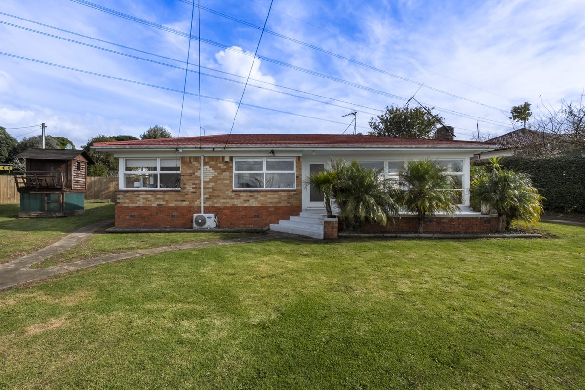 25 McLennan Road, Mount Wellington, Auckland - Carousel 1