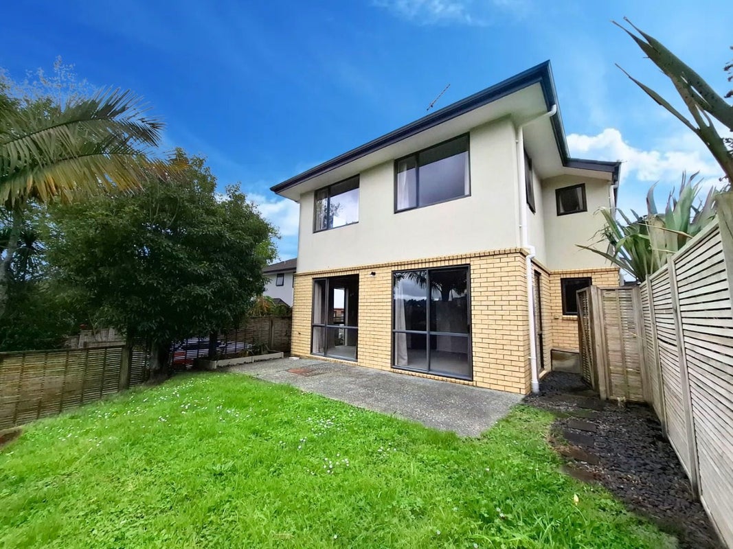3/31 Orwell Road, Greenhithe, Auckland - Carousel 1