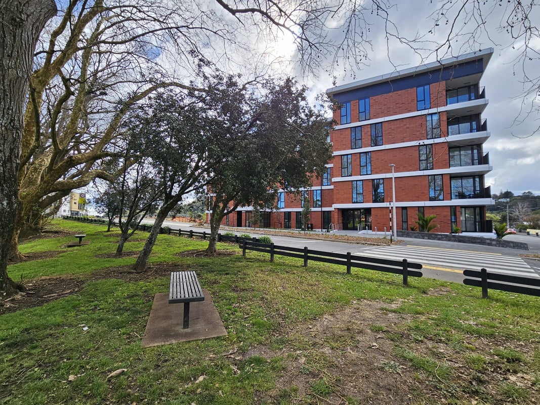 204/2 Grahame Breed Drive, Three Kings, Auckland - Carousel 22