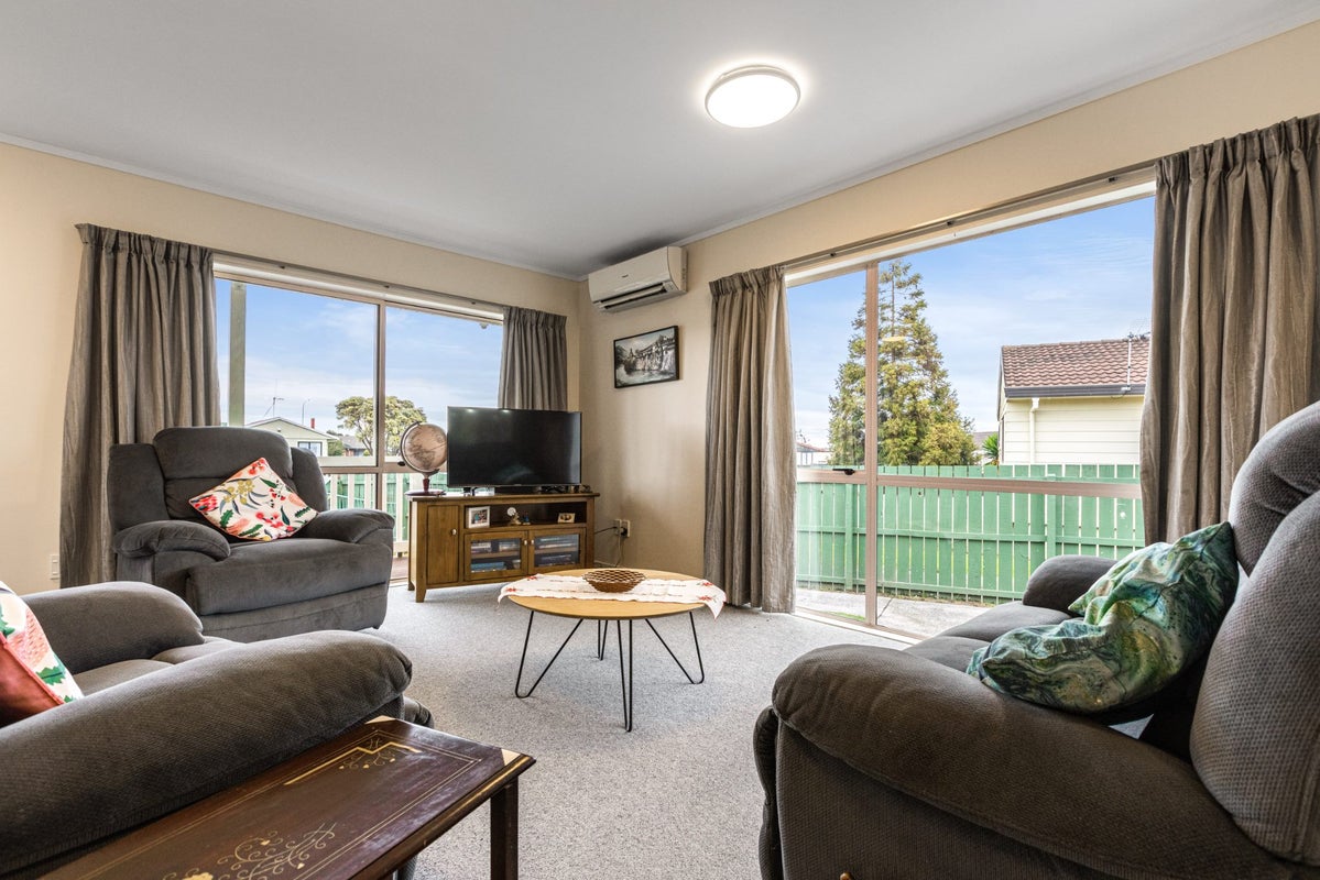 25 Bernina Place, Weymouth, Auckland - Carousel 2