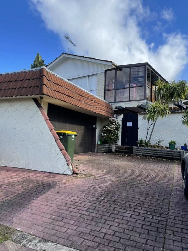 8 Megan Avenue, Pakuranga Heights, Auckland - Carousel 1