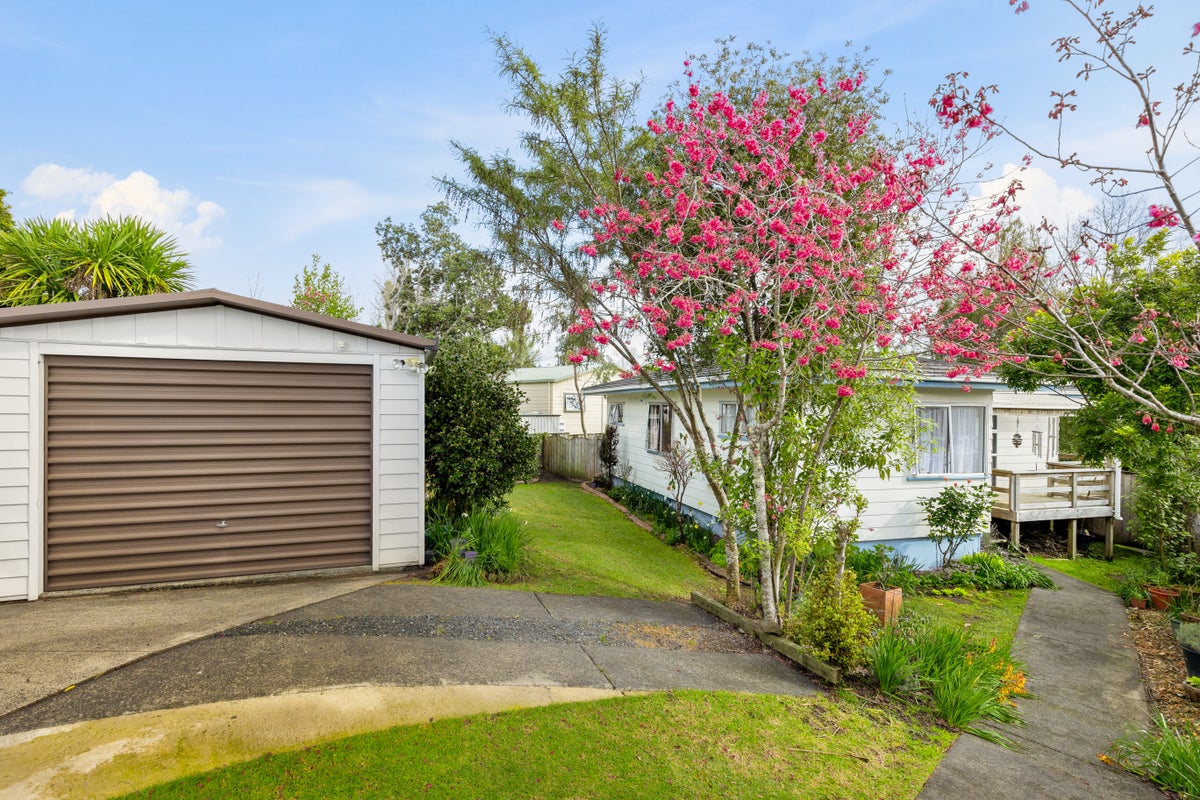 13 Styca Place, Sunnyvale, Auckland - Carousel 1