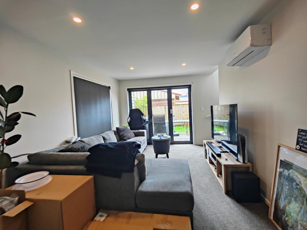 8/207 Oxford Terrace, Avalon, Lower Hutt - Carousel 2