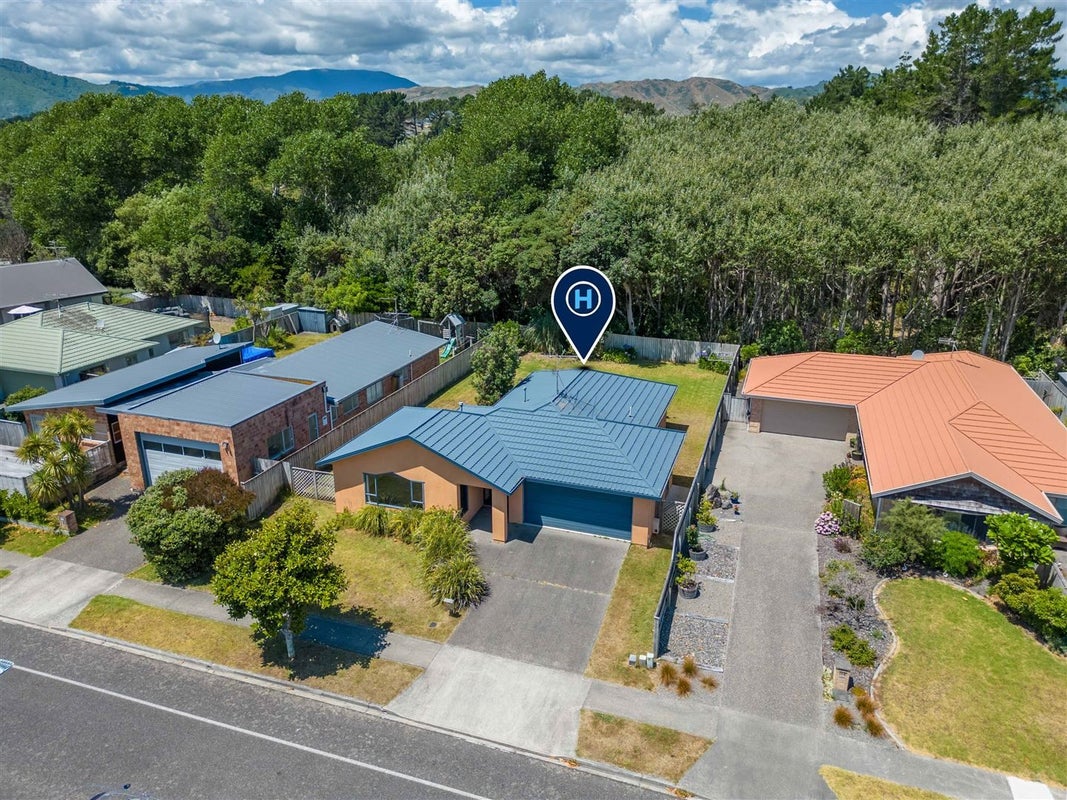 104 Weggery Drive, Waikanae Beach, Waikanae - Carousel 1