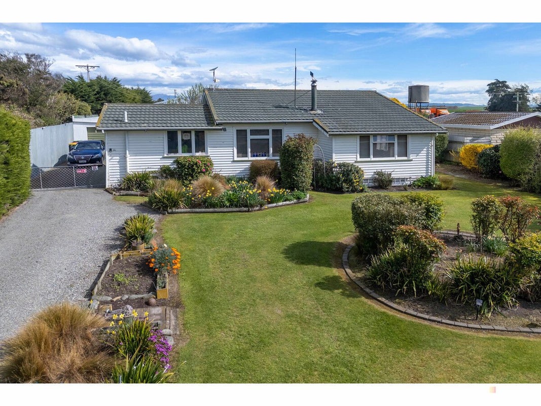 14 Waimate Highway, St Andrews - Carousel 1