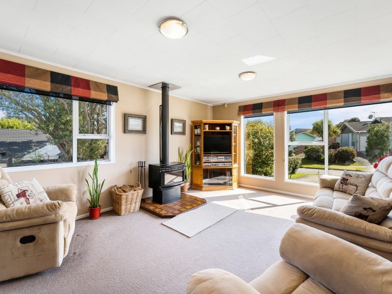 48 Ayton Drive, Whitby, Porirua - Carousel 2