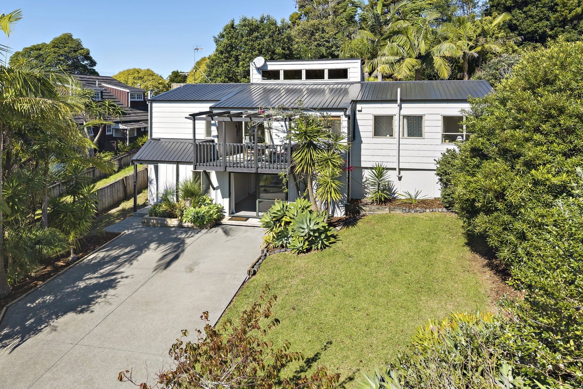 22 Elmira Place, Browns Bay, Auckland - Carousel 1