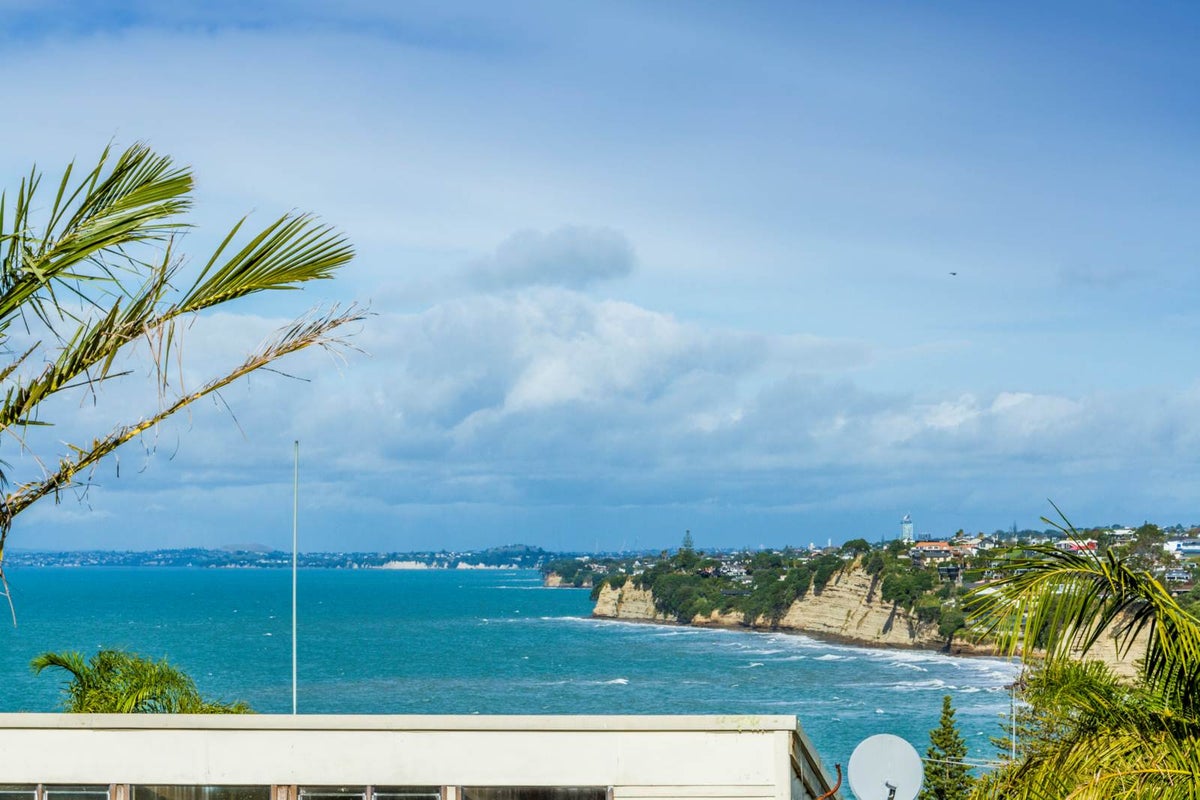 2/17 Ridge Road, Waiake, Auckland - Carousel 2