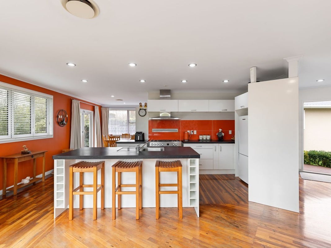 9 Patea Place, Terrace End, Palmerston North - Carousel 2