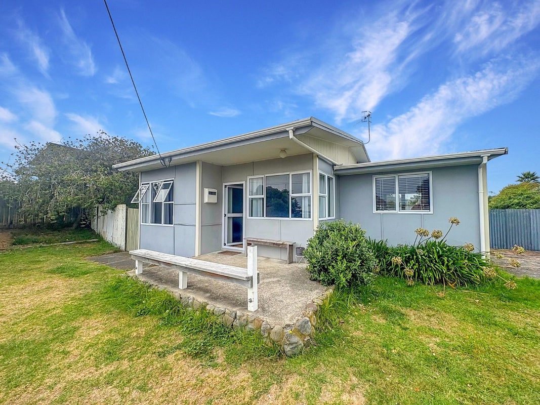 4 Dawick Street, Foxton Beach, Foxton - Carousel 1