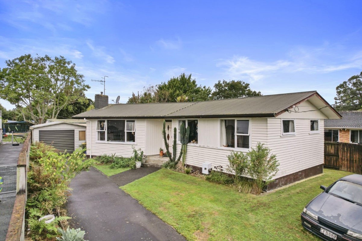 17 Te Anau Place, Glenview, Hamilton - Carousel 1