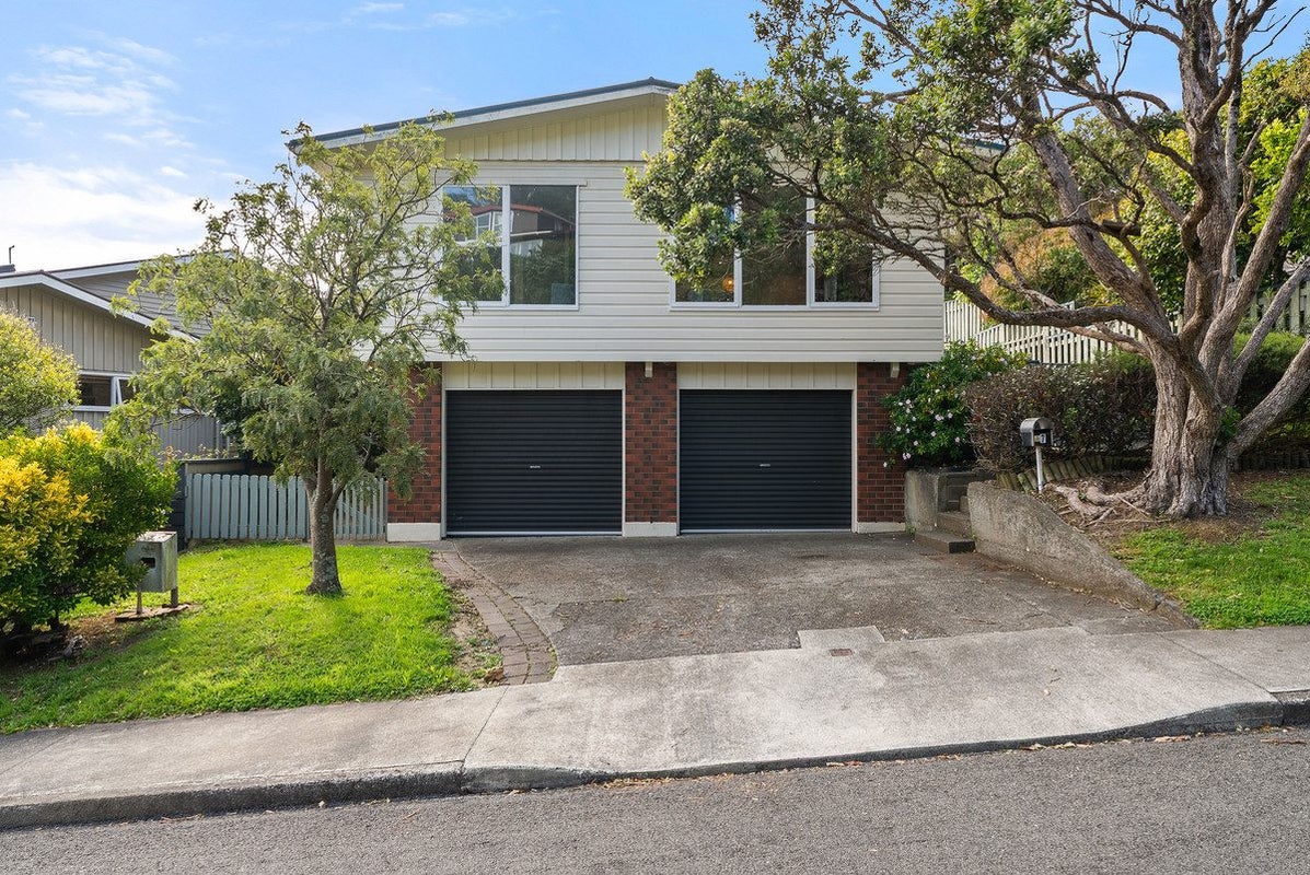 7 Chisbury Street, Churton Park, Wellington - Carousel 1