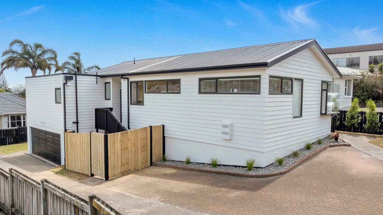 1/410 Glenfield Road, Glenfield, Auckland - Carousel 1