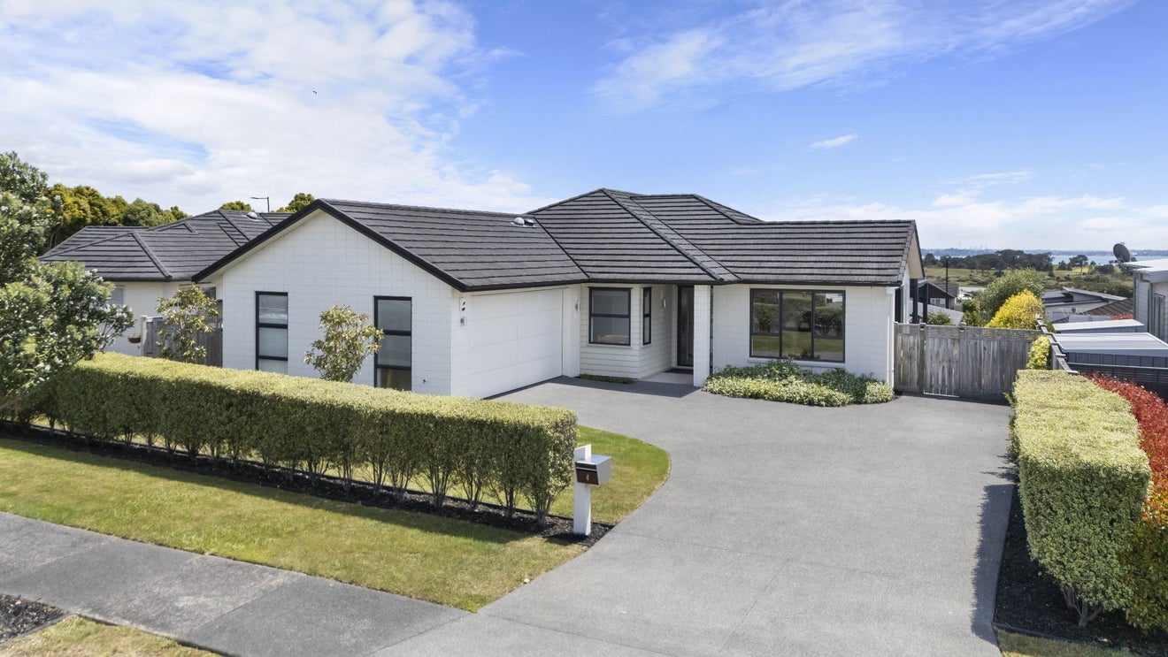 4 Mahutonga Avenue, Beachlands, Auckland - Carousel 1