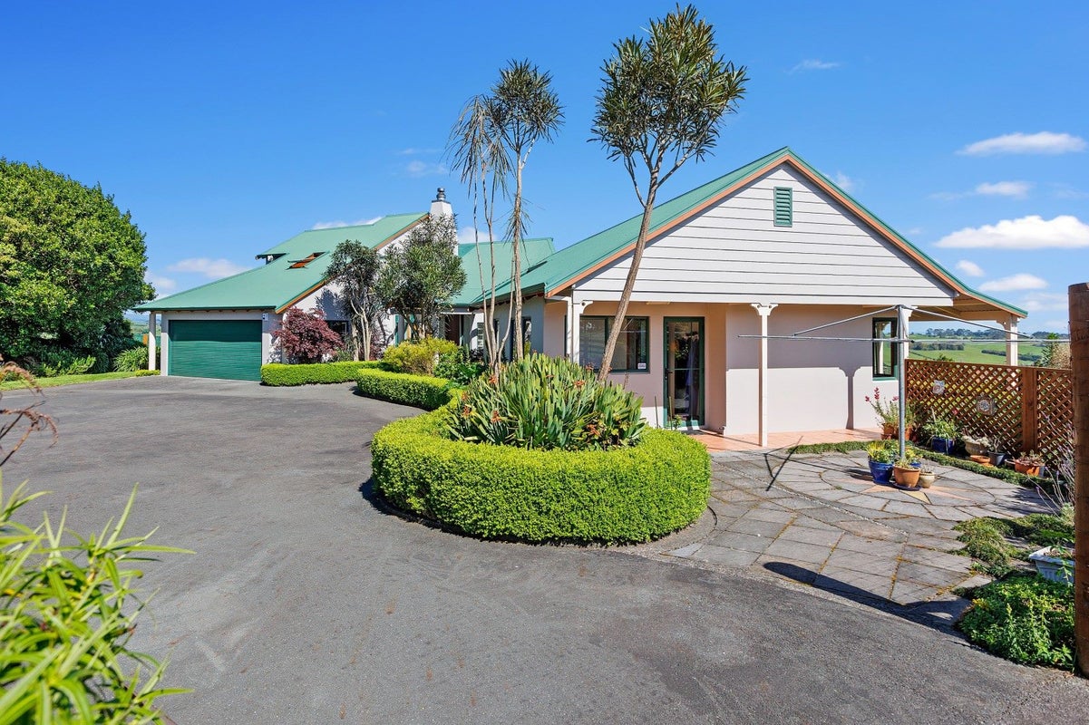 125 Davis Road, Waiongana, Inglewood - Carousel 2